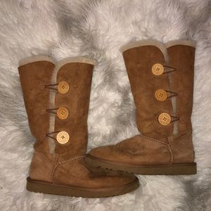 TAN UGG BOOTS